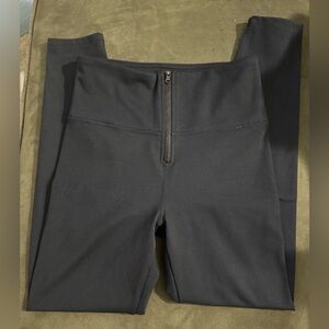 High-Waisted Black Leggings with Zipper